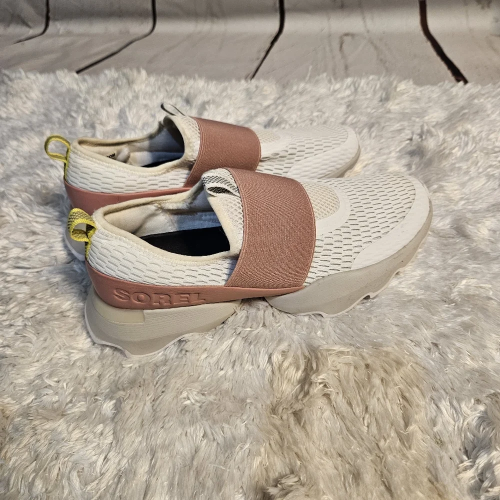 Sorel Kinetic Impact Go Slip On Sneakers White‎ Pink Accent Athleisure